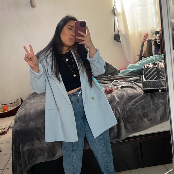 Meet your Posher, Andrea - Picture 5 of 7